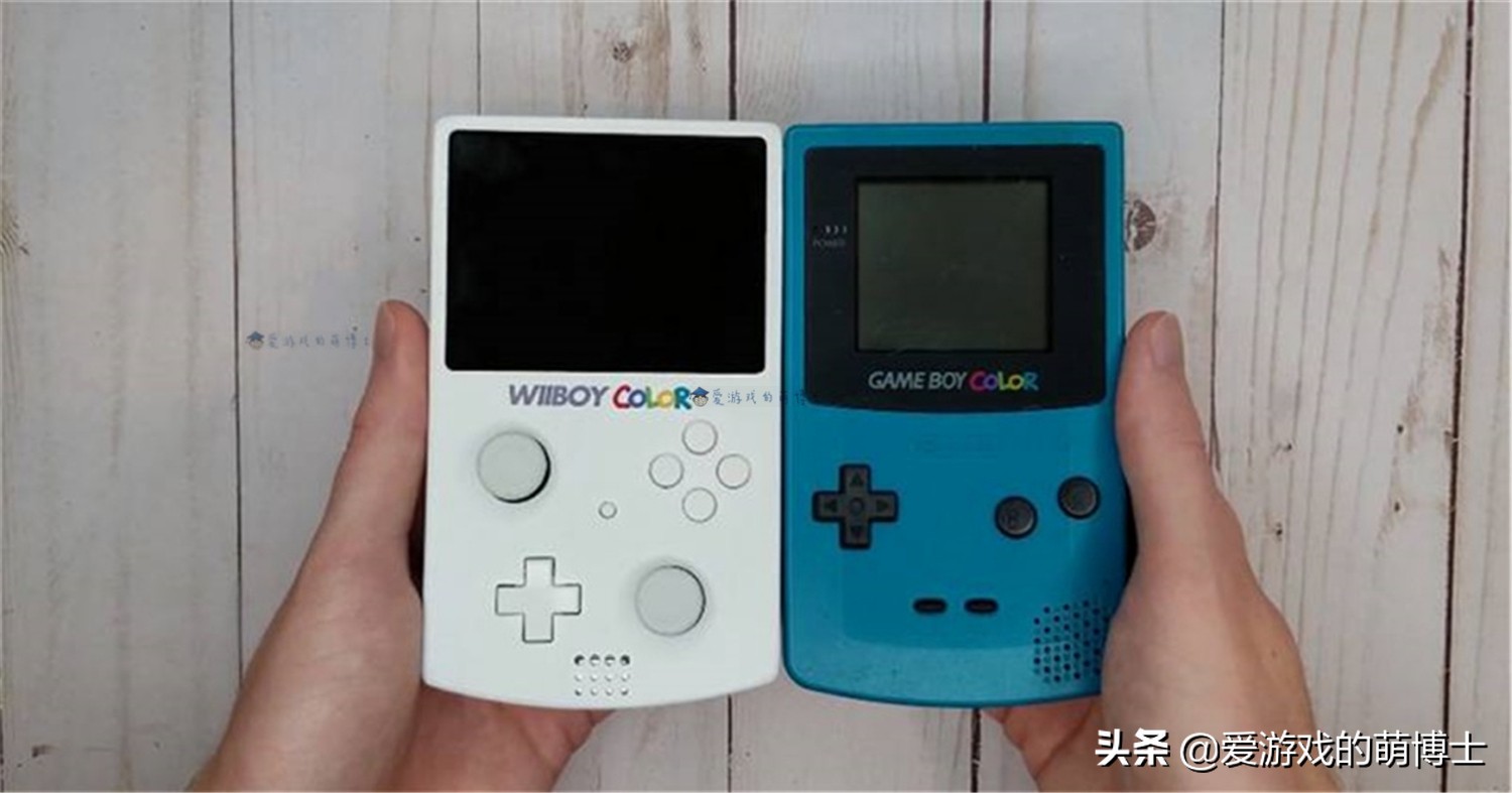 隨時隨地玩經(jīng)典主機游戲，玩家將索尼PS2改造成了一臺掌機