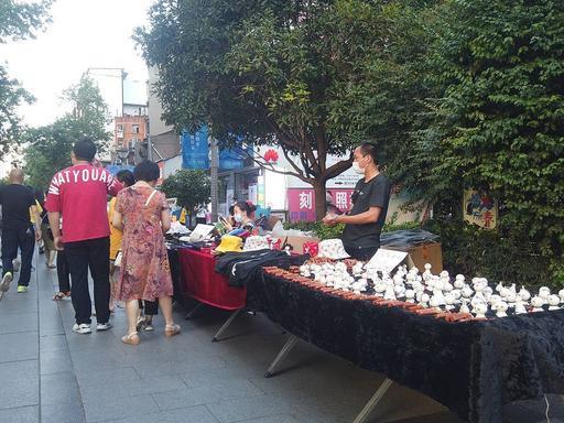 2020地攤經(jīng)濟或成為主流，擺地攤到底什么最賺錢