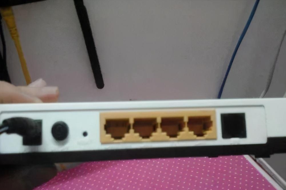 無線路由器怎么恢復(fù)出廠設(shè)置