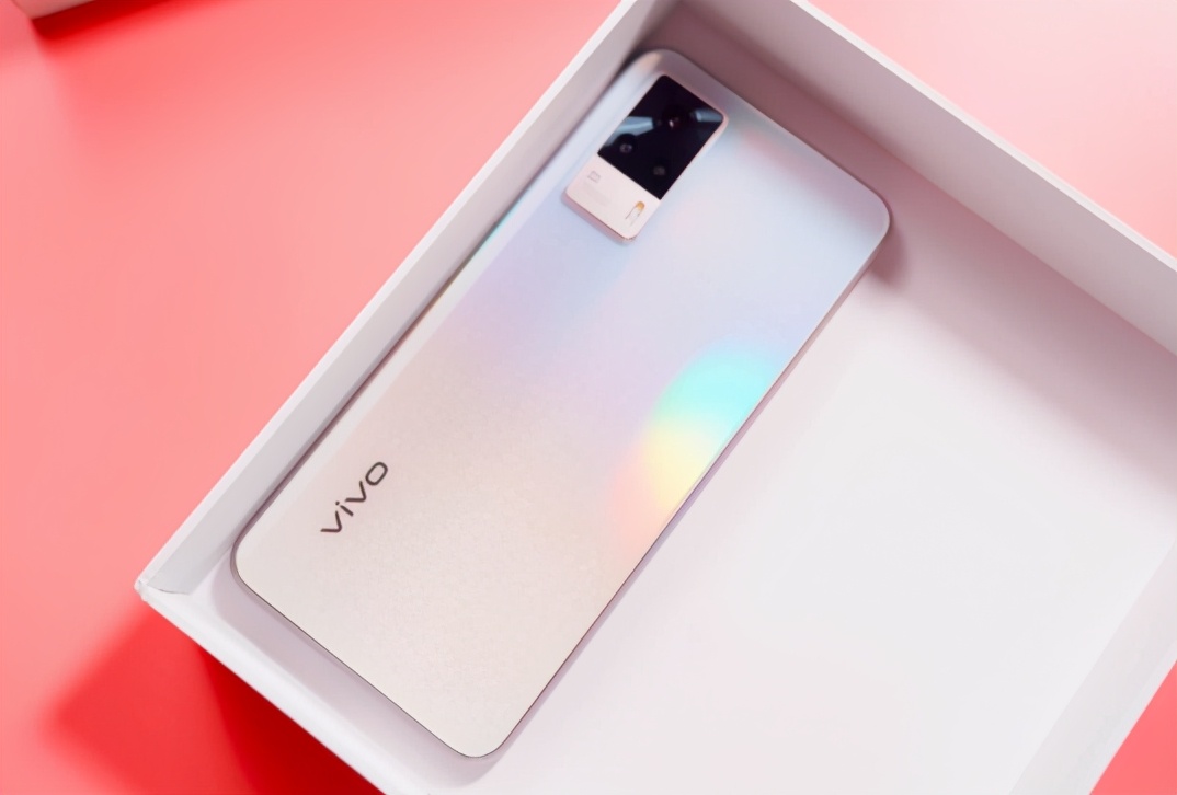 vivo S9深度測評，實用性、可玩性兼?zhèn)?，自拍小能手實錘