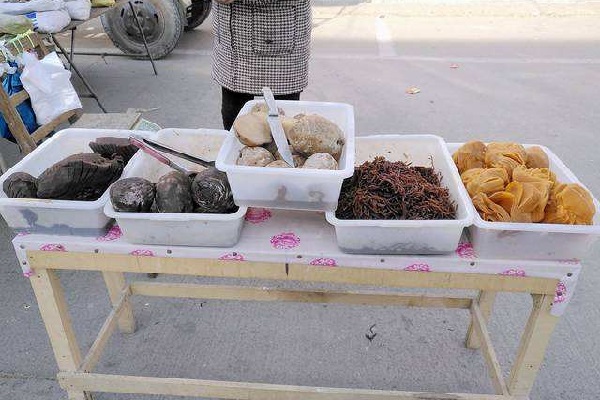 農(nóng)村大集十大暢銷產(chǎn)品：煙花爆竹上榜，第九城里人也來買農(nóng)