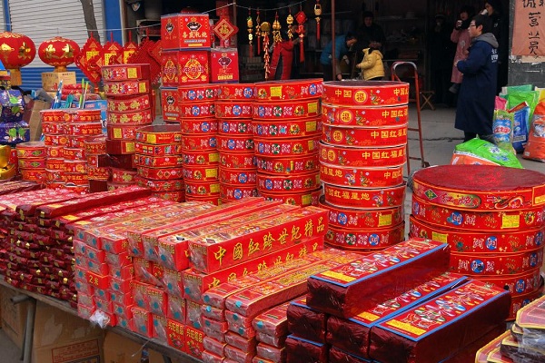農(nóng)村大集十大暢銷產(chǎn)品：煙花爆竹上榜，第九城里人也來買農(nóng)