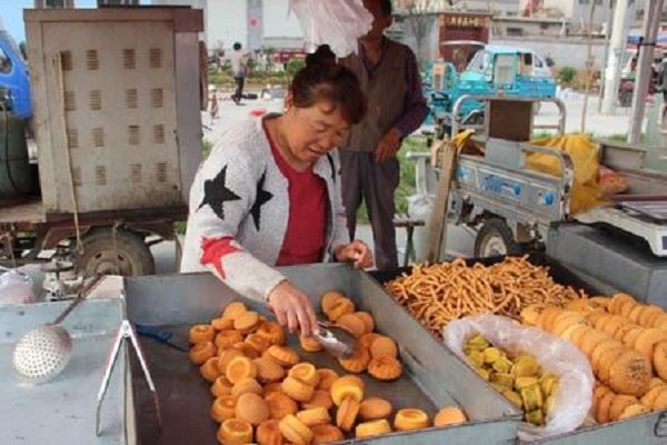 農(nóng)村大集十大暢銷產(chǎn)品：煙花爆竹上榜，第九城里人也來買農(nóng)
