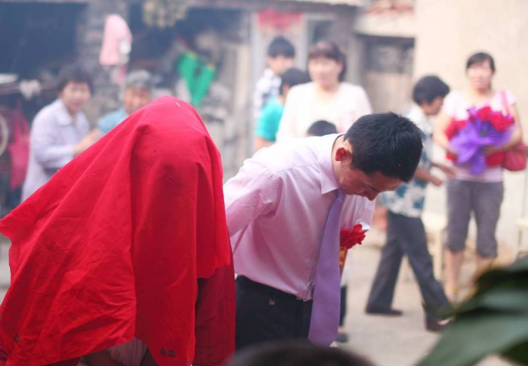 深度分析：男性比女性多3490萬(wàn)，意味著有3490萬(wàn)光棍？