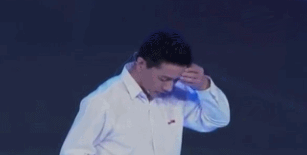 不是演戲！百度CEO李彥宏演講被人當(dāng)頭澆了一瓶水！網(wǎng)友扒出始作俑者