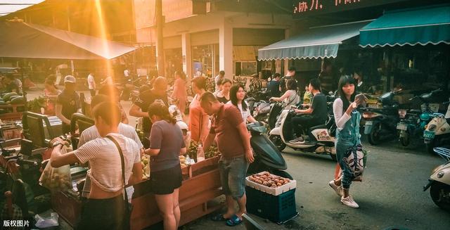 地攤，夜市再次火熱，現(xiàn)在擺攤還能不能賺錢？看看過來人怎么說