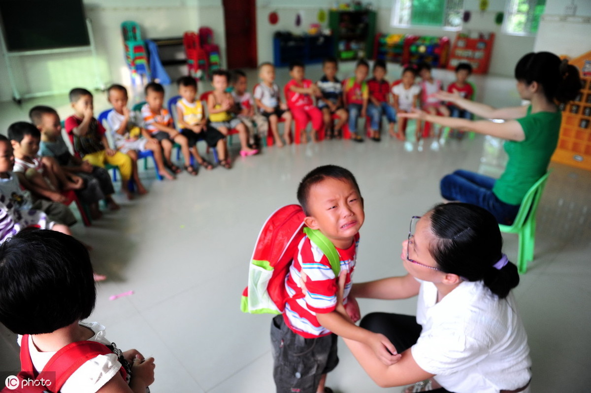 比幼師更難堅(jiān)持的工作是保育員，若不是為了自己孩子，那真愛無(wú)疑