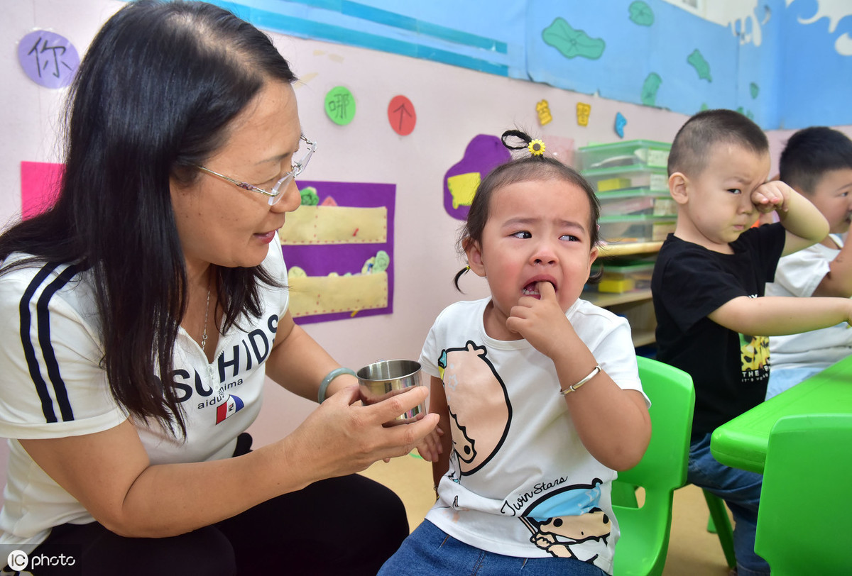比幼師更難堅(jiān)持的工作是保育員，若不是為了自己孩子，那真愛無(wú)疑