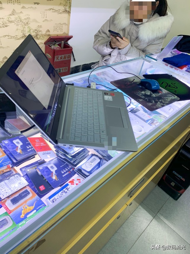 美女電腦開機電池警告愁壞了！去幾家店都沒解決，看我如何解決