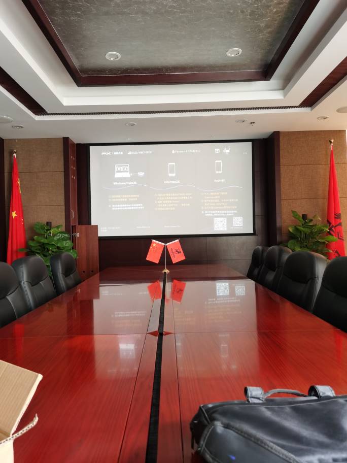 不用HDMI線，筆記本電腦無線鏡像投屏到電視顯示器，簡單實用