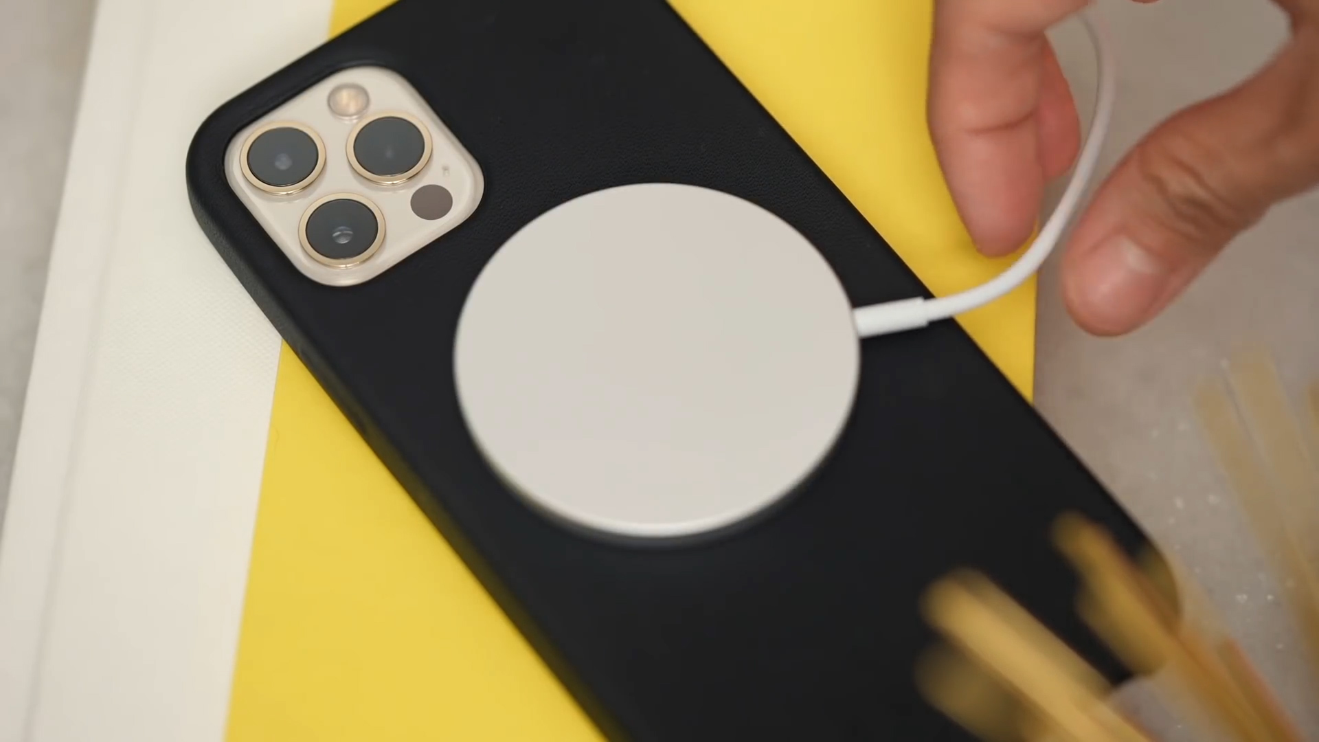 iPhone12和12pro全方面對(duì)比，看完再?zèng)Q定土豪勿進(jìn)