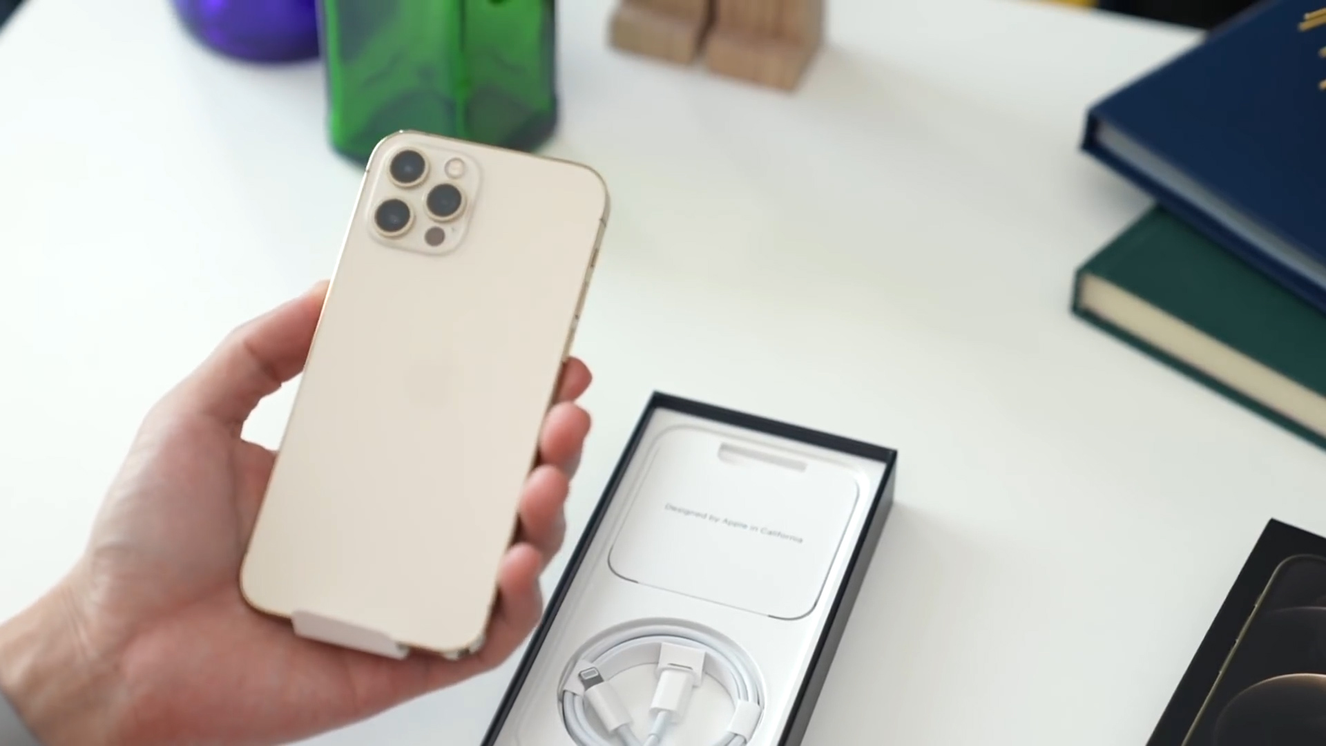 iPhone12和12pro全方面對(duì)比，看完再?zèng)Q定土豪勿進(jìn)