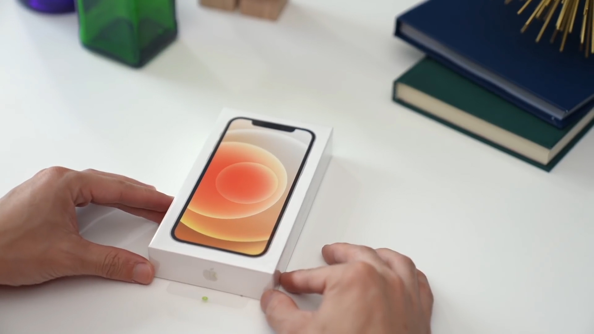 iPhone12和12pro全方面對(duì)比，看完再?zèng)Q定土豪勿進(jìn)