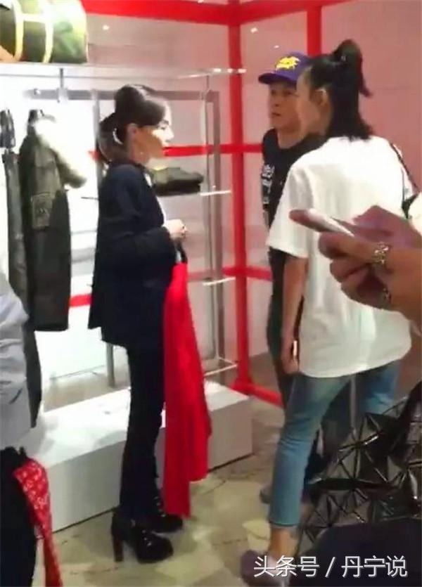炒到59999元！街頭潮牌Supreme與奢侈品牌LV聯(lián)名的牛仔夾克