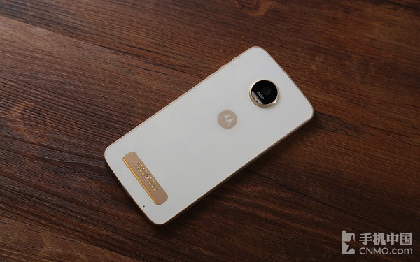 Moto Z Play評(píng)測(cè):模塊化的又一次轉(zhuǎn)身