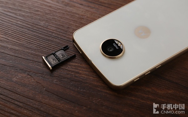 Moto Z Play評(píng)測(cè):模塊化的又一次轉(zhuǎn)身