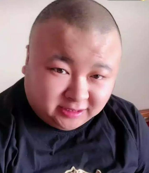 千萬(wàn)網(wǎng)紅狗老師回歸直播，二驢爆料被封原因，背后有人“遞紙條”