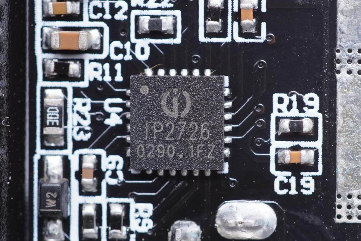 插座一哥公牛推出全新20W快充86面板，拆開(kāi)看看75一個(gè)值不值得買(mǎi)