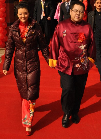 她出身名門神似王菲，湯唯為她當(dāng)綠葉，嫁40億丈夫也沒幸福！