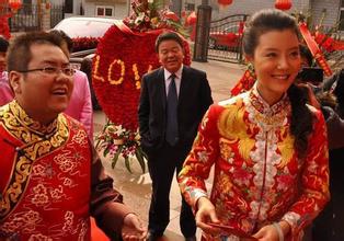 她出身名門神似王菲，湯唯為她當(dāng)綠葉，嫁40億丈夫也沒幸福！