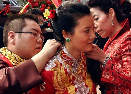 她出身名門神似王菲，湯唯為她當(dāng)綠葉，嫁40億丈夫也沒幸福！
