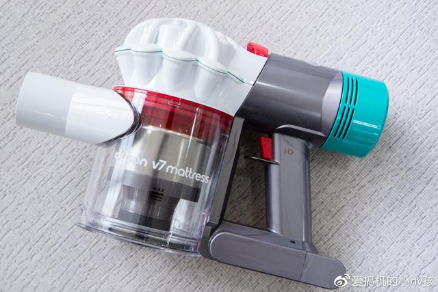 我又向高品質生活邁進了一步！戴森V7 Mattress除螨儀手持吸塵器