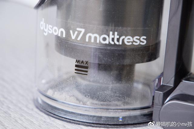 我又向高品質生活邁進了一步！戴森V7 Mattress除螨儀手持吸塵器