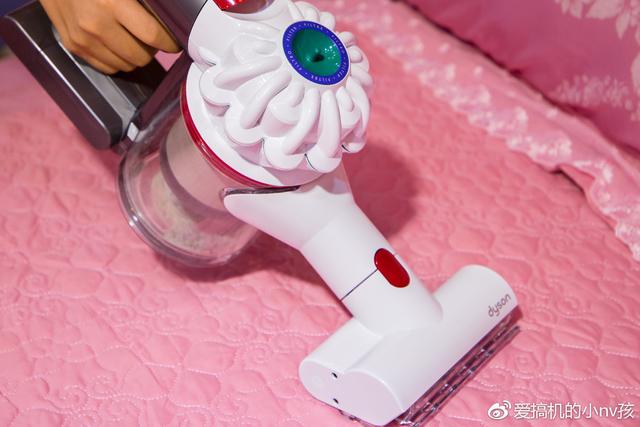我又向高品質生活邁進了一步！戴森V7 Mattress除螨儀手持吸塵器