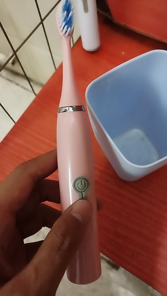 希爾頓電動(dòng)牙刷怎么樣多少錢一支，使用一個(gè)月體驗(yàn)(價(jià)格9.9元)
