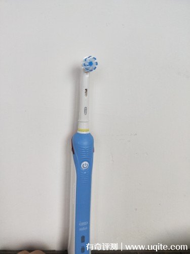 OralB歐樂B電動牙刷哪款好用嗎，P2000親身使用推薦
