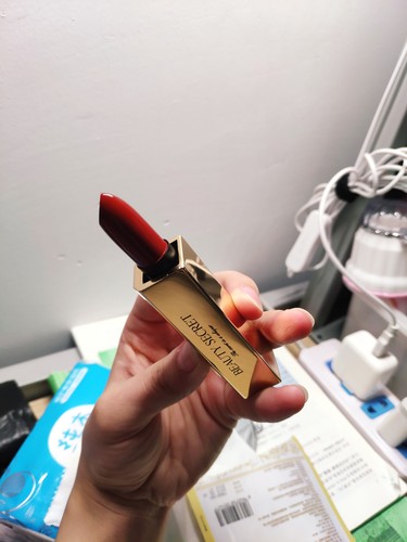 美顏秘笈口紅怎么樣孕婦可以用嗎，推薦晶鉆水潤口紅勃艮第酒紅色