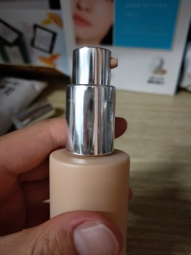色彩地帶粉底液怎么樣好用嗎，推薦小磁瓶粉底液(混合皮必備)