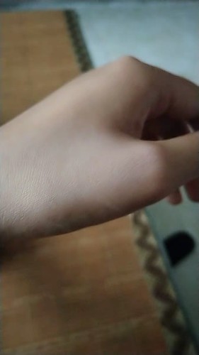 波蘭bell粉底液怎么樣適合干皮嗎，真實上妝體驗(持久保濕提亮)