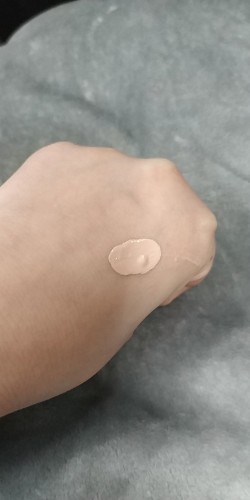 露華濃24小時(shí)粉底液好用嗎屬于什么檔次，美國(guó)平價(jià)品牌(油皮福音)